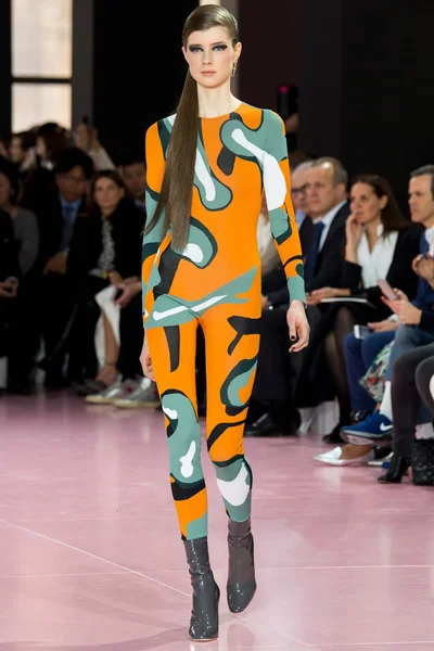 Look 50